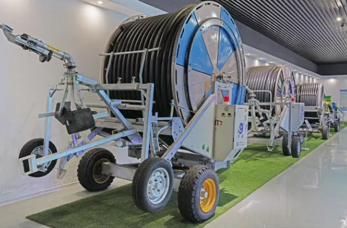 IoTコアモーターとポンプを搭載した金属製農業用スプリンクラ - Farming Agriculture のレビューと価格